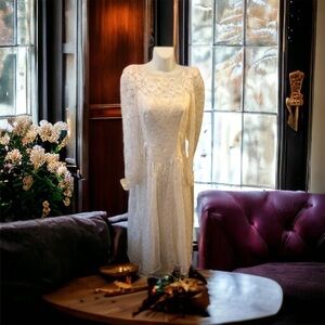 VTG 80’s Ivory Sheer Lace Wedding Gown Sz. 9/10 Puff Basque Waist Puff Sleeve